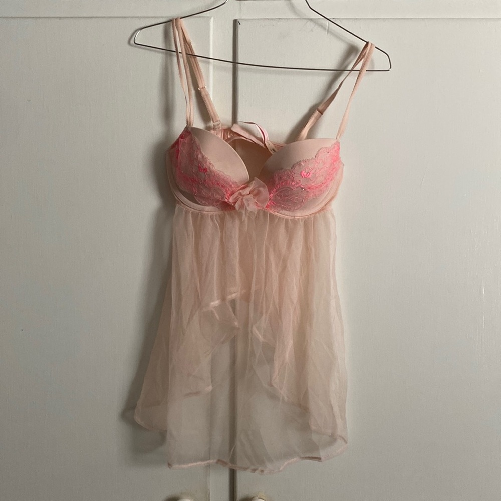 Victoria’s Secret 34C lingerie